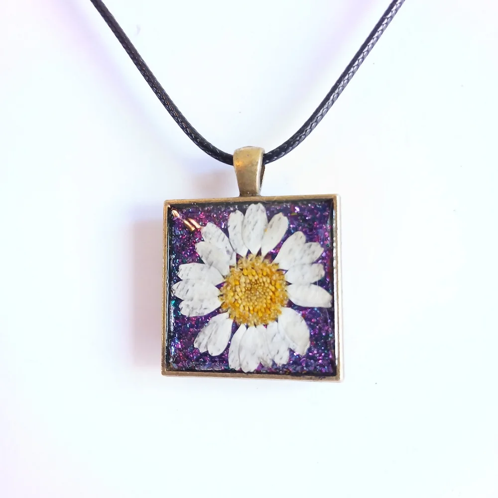 Rainbow color shift white daisy flower bronze pendant on black cord necklace new - Picture 5 of 8